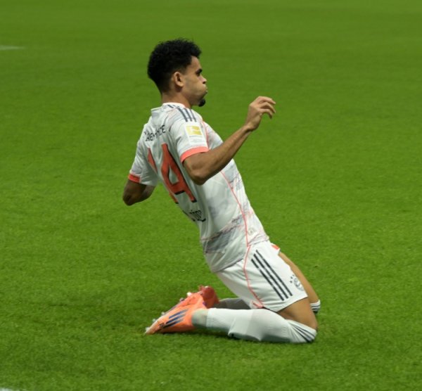 身价没涨!28岁迪亚斯加盟拜仁后10场6球4助,身价仍为7000万欧